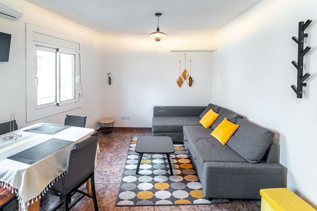 Foto 2 de Piso en venta en calle De Tortellà de 2 habitaciones con aire acondicionado