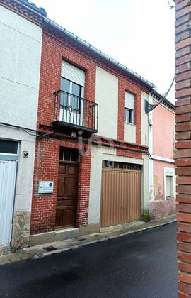 Foto 2 de Venta de casa en calle Fernando Álvarez Santos de 3 habitaciones con terraza