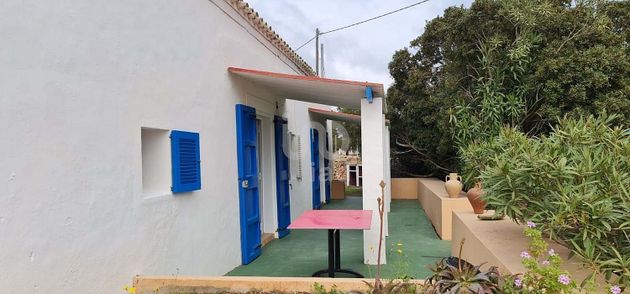Foto 2 de Venta de casa en Formentera de 3 habitaciones con terraza y jardín