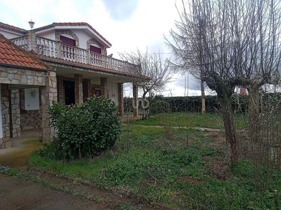 Foto 1 de Casa en venda a Pozuelo del Páramo de 4 habitacions amb terrassa i jardí