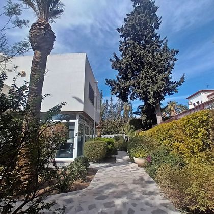 Foto 1 de Casa en venda a Zona Centro-Corredera de 6 habitacions amb piscina i jardí