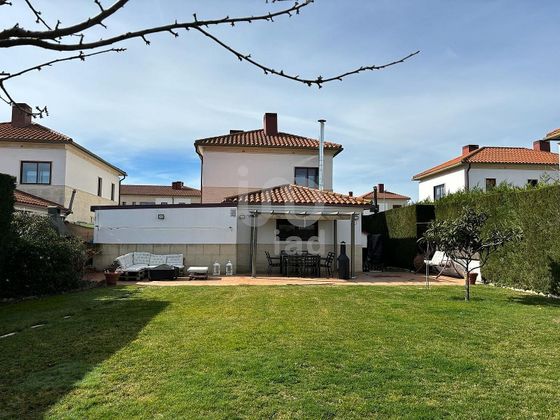 Foto 1 de Casa en venda a Castellanos de Moriscos de 4 habitacions amb jardí