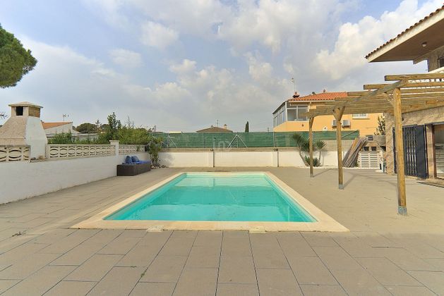 Foto 2 de Casa en venta en calle De Nostra Senyora de Montserrat de 4 habitaciones con piscina