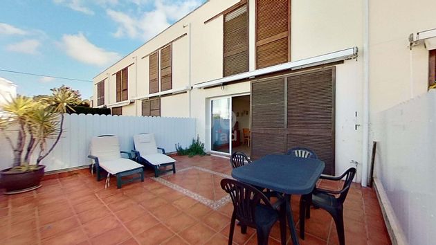 Foto 1 de Casa en venta en Coma-Ruga de 3 habitaciones con terraza y piscina