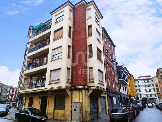 Foto 1 de Edifici en venda a calle Pardo Bazán de 665 m²