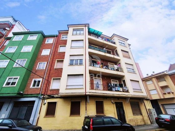 Foto 2 de Edifici en venda a calle Pardo Bazán de 665 m²