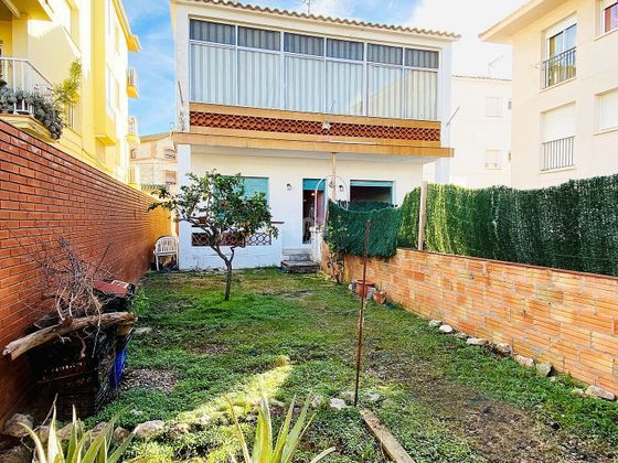 Foto 1 de Pis en venda a Sant Pere de Ribes Centro de 4 habitacions amb jardí