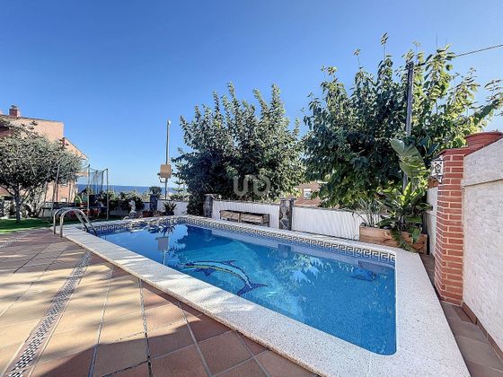 Foto 2 de Casa en venda a Tiana de 5 habitacions amb terrassa i piscina