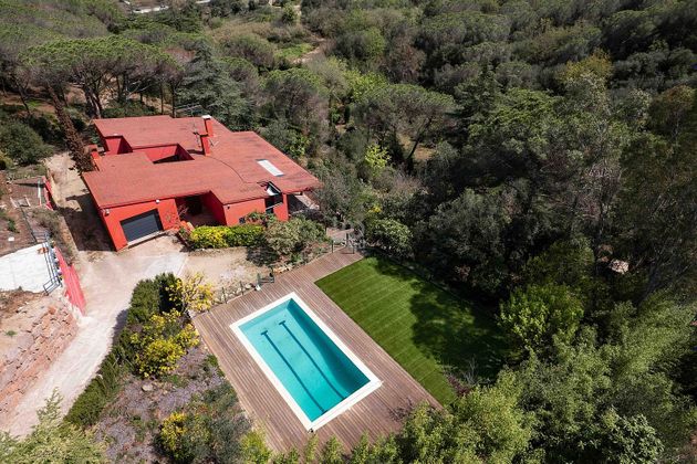 Foto 2 de Casa en venda a plaza La Roca de 4 habitacions amb piscina i jardí