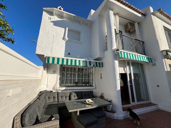Foto 1 de Venta de casa en calle Matías Gálvez de 4 habitaciones con terraza y piscina