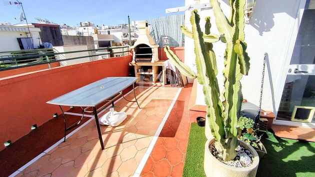 Foto 1 de Casa en venda a calle Ecuador de 4 habitacions amb terrassa