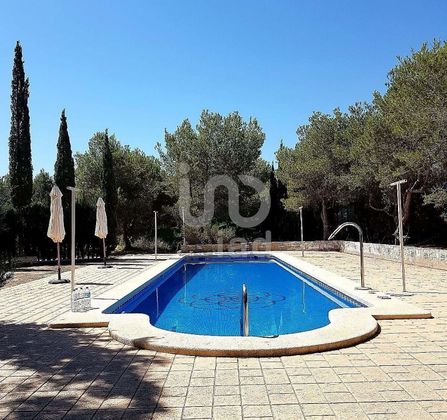 Foto 2 de Casa en venda a calle Irlania de 3 habitacions amb terrassa i piscina