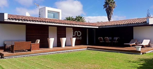 Foto 1 de Casa en venda a pasaje Fariña de 5 habitacions amb terrassa i jardí