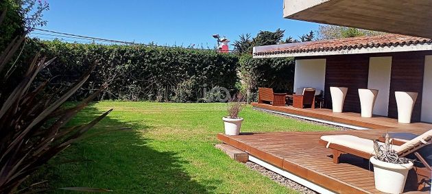 Foto 2 de Casa en venda a pasaje Fariña de 5 habitacions amb terrassa i jardí