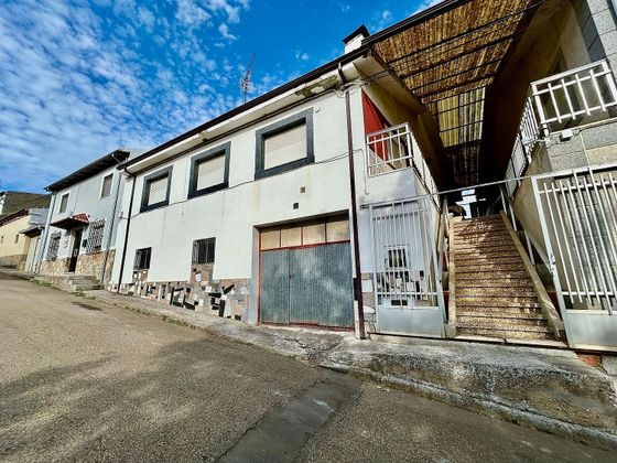 Foto 2 de Casa en venta en Cebrones del Río de 4 habitaciones con garaje