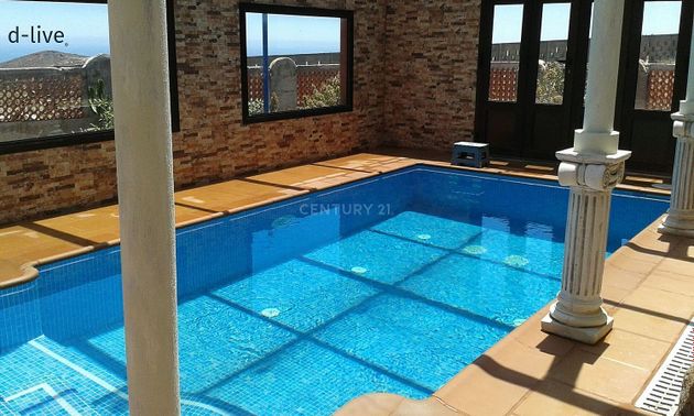 Foto 2 de Venta de chalet en Ingenio de 4 habitaciones con terraza y piscina