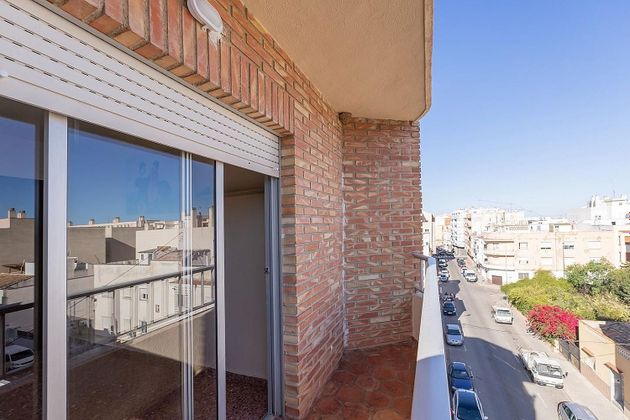 Foto 2 de Pis en lloguer a calle Del Ramblar de 4 habitacions amb terrassa i balcó