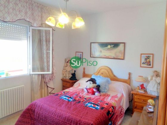 Foto 1 de Casa adossada en venda a calle Rufino Rubio de 4 habitacions amb garatge i aire acondicionat