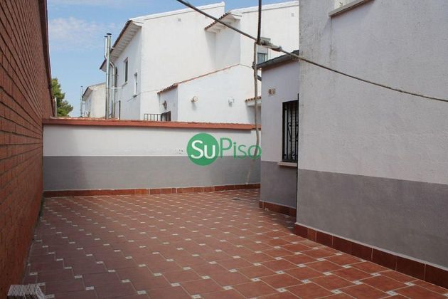 Foto 1 de Casa adossada en venda a calle Real de 4 habitacions amb terrassa i garatge