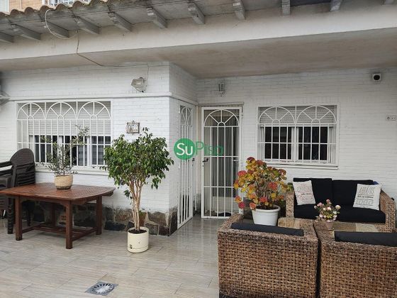 Foto 2 de Casa adosada en venta en avenida Rufino Rubio de 4 habitaciones con terraza y piscina