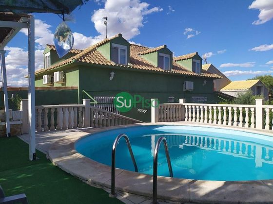 Foto 1 de Xalet en venda a calle Rufino Rubio de 5 habitacions amb piscina i garatge