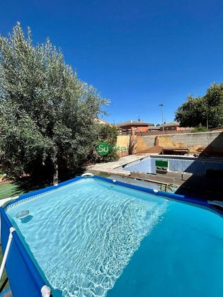 Foto 1 de Casa adossada en venda a parque Manuel de Vega de 3 habitacions amb terrassa i piscina