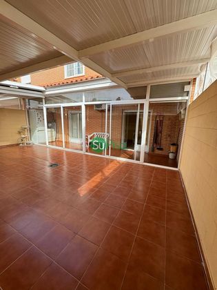 Foto 1 de Casa en venda a calle Jacinto Benavente de 4 habitacions amb terrassa i garatge
