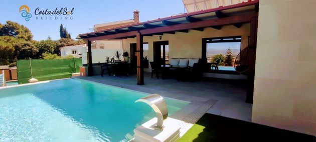 Foto 2 de Chalet en venta en Manantiales - Lagar - Cortijo de 4 habitaciones con terraza y piscina