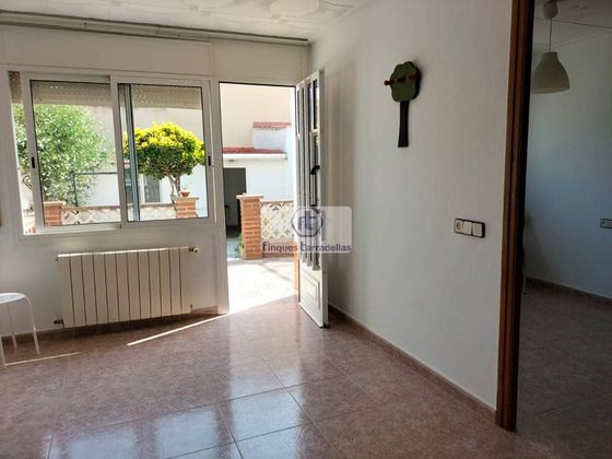 Foto 2 de Casa en venta en Els Pins de 4 habitaciones con terraza y jardín