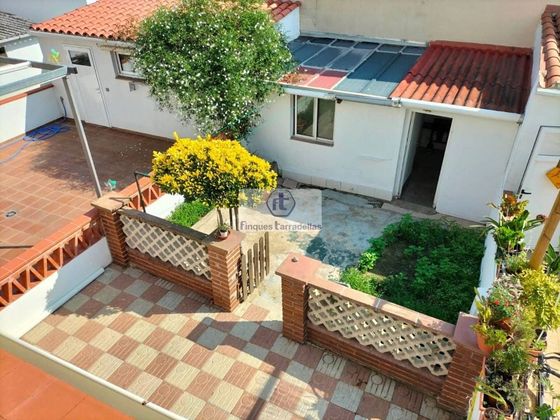 Foto 1 de Casa en venda a Els Pins de 4 habitacions amb terrassa i jardí