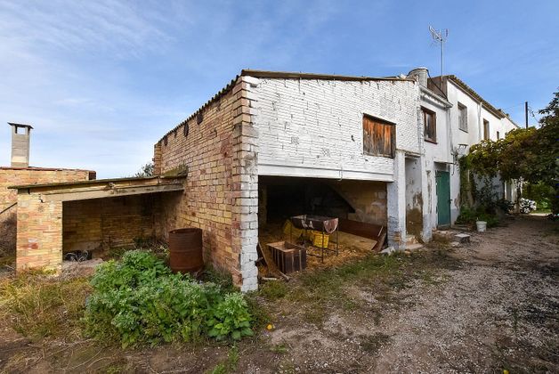 Foto 2 de Venta de casa rural en calle De L'horta de Pimpi de 4 habitaciones con jardín y balcón