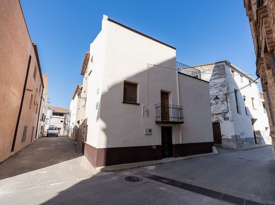 Foto 1 de Casa adossada en venda a calle De Les Escoles de 3 habitacions amb terrassa