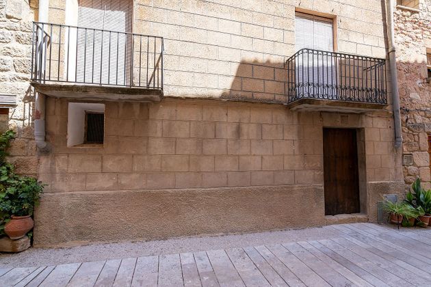 Foto 1 de Casa adossada en venda a plaza De L'església de 4 habitacions amb balcó
