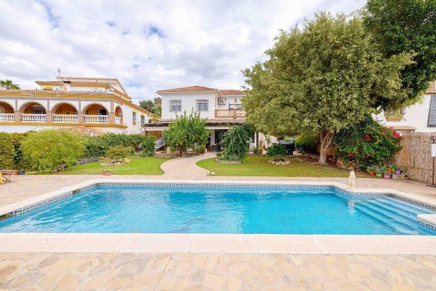 Foto 1 de Xalet en venda a Benajarafe – Almayate de 4 habitacions amb terrassa i piscina