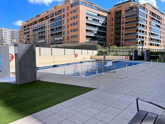 Foto 1 de Piso en venta en Miralbueno de 2 habitaciones con terraza y piscina