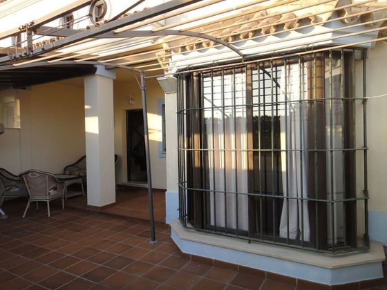 Foto 1 de Casa adosada en alquiler en Centro-Calzada-Cabo Noval de 4 habitaciones con terraza y muebles