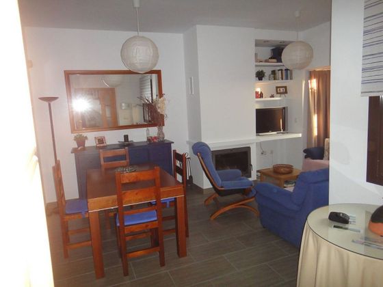 Foto 2 de Casa adossada en lloguer a Centro-Calzada-Cabo Noval de 4 habitacions amb terrassa i mobles