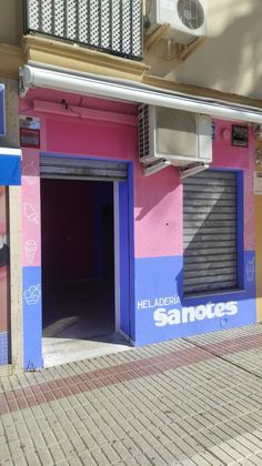 Foto 1 de Local en venta en avenida Quinto Centenario con aire acondicionado