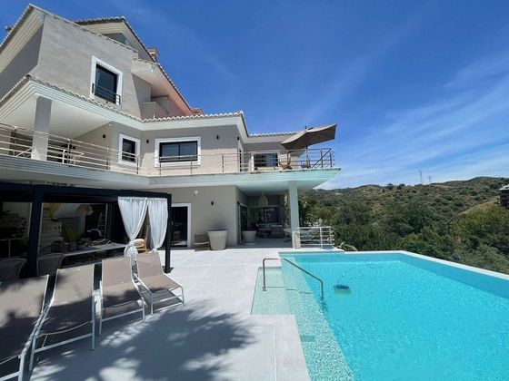 Foto 1 de Chalet en venta en Elviria de 7 habitaciones con terraza y piscina
