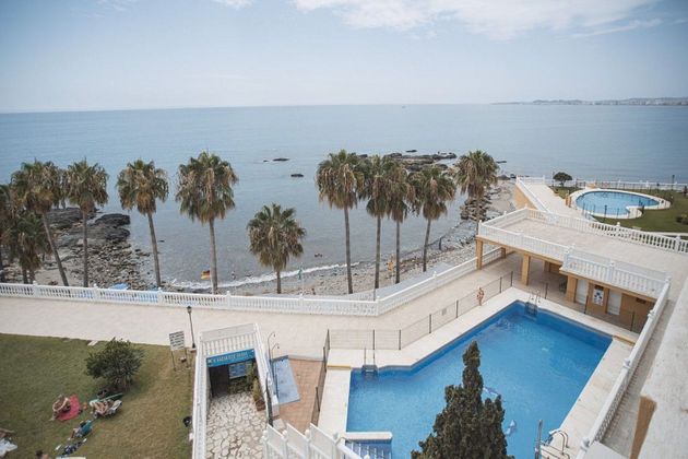 Foto 2 de Pis en venda a Torrequebrada de 2 habitacions amb terrassa i piscina