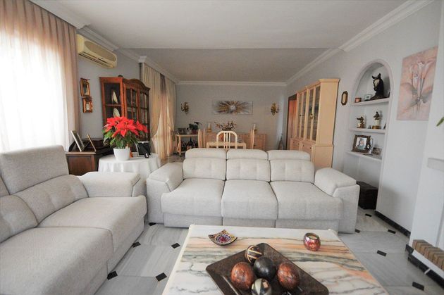 Foto 2 de Xalet en venda a Zona Miraflores de 6 habitacions amb terrassa i piscina