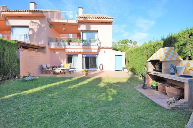 Foto 2 de Venta de casa en Los Naranjos - Las Brisas de 5 habitaciones con terraza y piscina