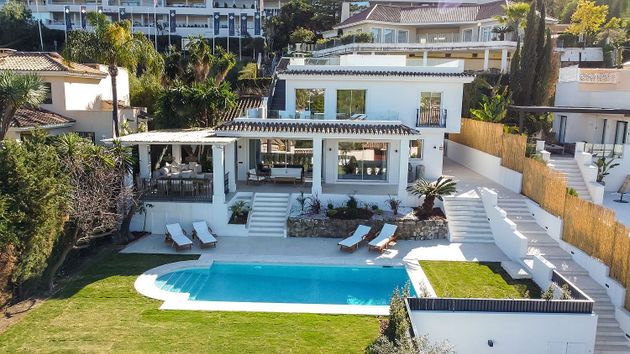 Foto 1 de Xalet en venda a Los Naranjos - Las Brisas de 5 habitacions amb terrassa i piscina