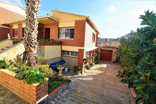 Foto 2 de Casa en venda a calle De L'estiu de 7 habitacions amb terrassa i piscina