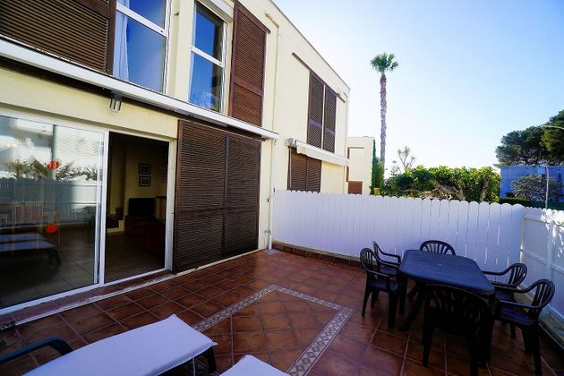 Foto 1 de Venta de casa en calle Eugeni D'ors de 3 habitaciones con terraza y piscina