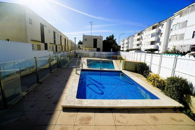 Foto 2 de Casa en venda a calle Eugeni D'ors de 3 habitacions amb terrassa i piscina