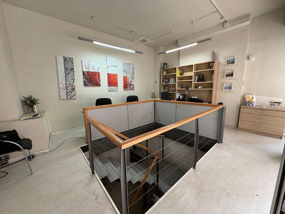 Foto 2 de Oficina en alquiler en calle De Santaló con aire acondicionado