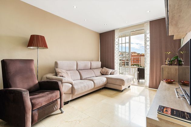 Foto 2 de Pis en venda a calle De Mossèn Jacint Verdaguer de 3 habitacions amb balcó i aire acondicionat