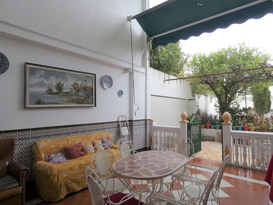 Foto 1 de Casa adossada en venda a calle Veleta de 5 habitacions amb terrassa i piscina
