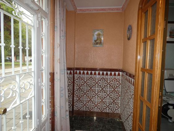 Foto 2 de Casa adossada en venda a calle Veleta de 5 habitacions amb terrassa i piscina